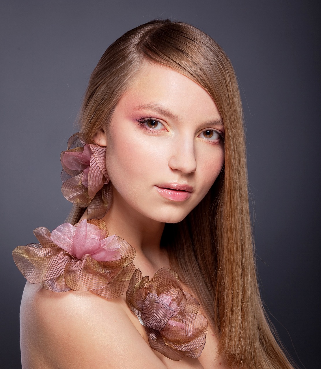 Maquillage rose : Les meilleures astuces pour un look romantique et tendance en 2023
