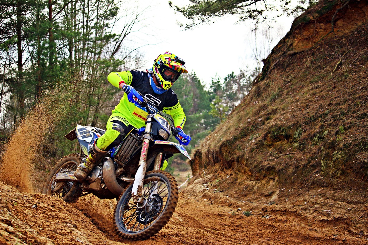 Cagoule moto cross : Sélection des meilleures cagoules pour une protection optimale sur les pistes